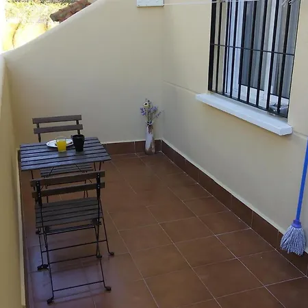 Family Friendly Patio And Poolview Apartman