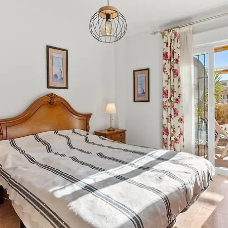 Family Friendly Patio And Poolview Apartment *