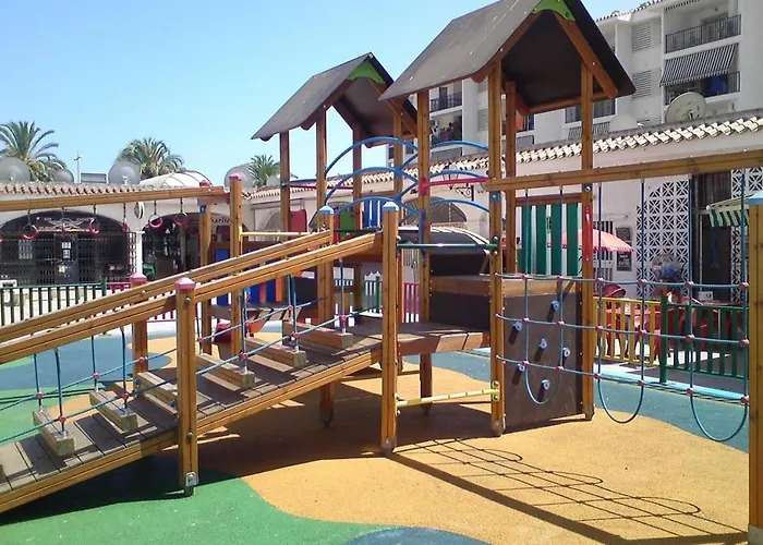 Family Friendly Patio And Poolview Apartment