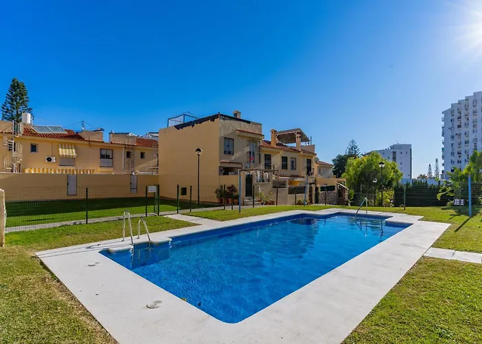 Apartment Family Friendly Patio And Poolview